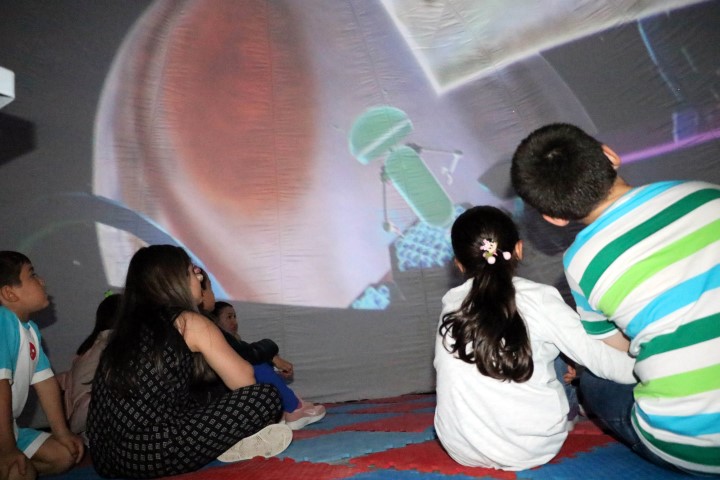 Yozgat’ta çocukların uzayı görerek öğrenmelerini sağlamak amacıyla kurulan planetaryum uzay