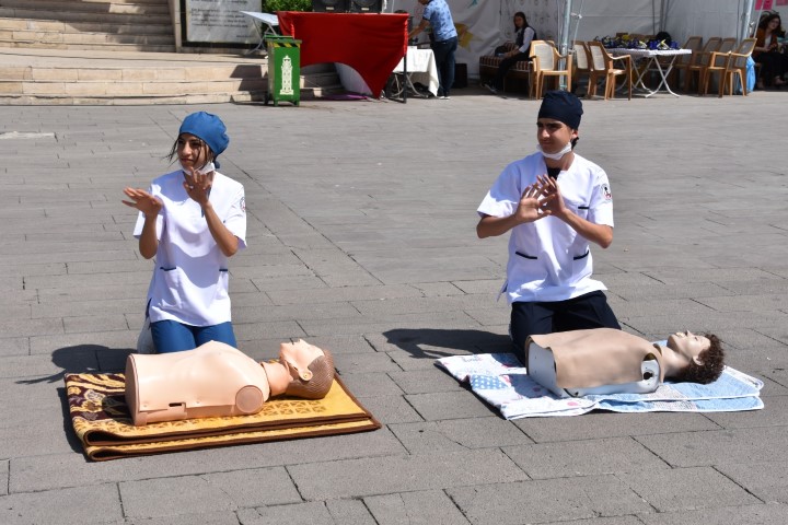 Yozgat’ta vatandaşlara temel yaşam desteği ve tıkanmada ilk yardım eğitimi
