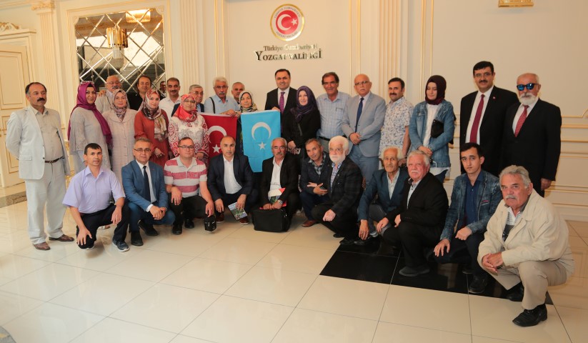 Yozgat’ta düzenlenen Sürmeli Şiir Şölenine katılmak üzere çeşitli illerden ve