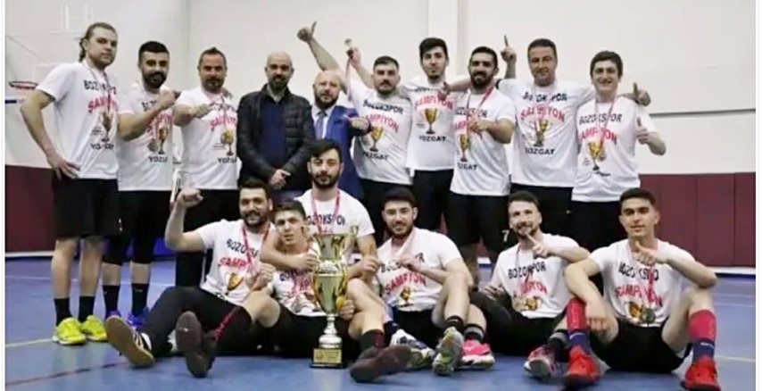 Hentbol Erkekler Birinci Ligi’ni şampiyon olarak tamamlayarak Süper Lige yükselme