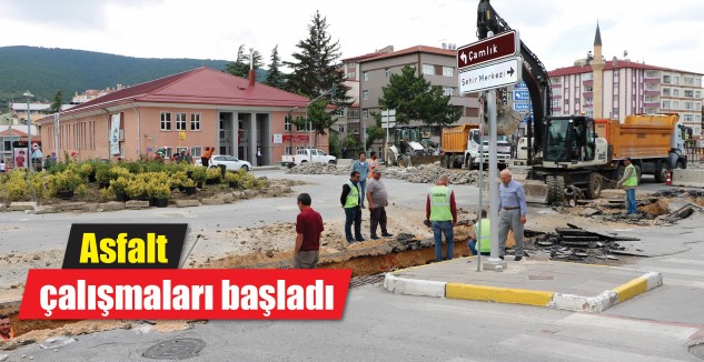 Karayolları Yozgat Şube Şefliği tarafından dört yol kavşağında asfalt çalışması