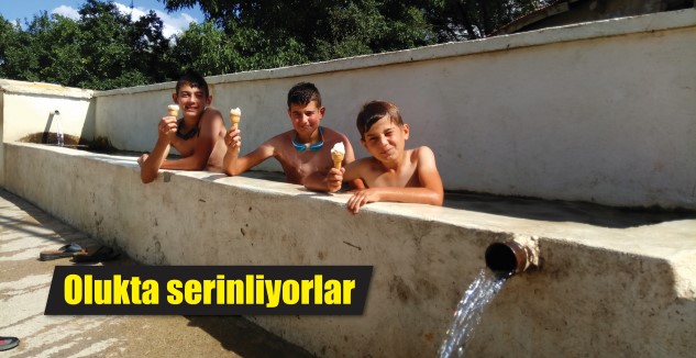 Yozgat’ta köylerde yaz sıcaklarından bunalan çocuklar köy çeşmelerinin oluğuna girerek