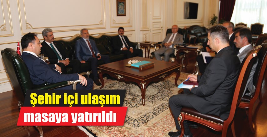 Yozgat Valisi Kadir Çakır başkanlığından Şehir içi ulaşım toplantısı düzenlendi.
