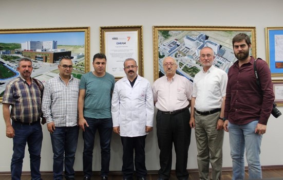 Yozgat Gazeteciler Cemiyeti (YGC) Başkanı Osman Hakan Kiracı, beraberinde yönetim