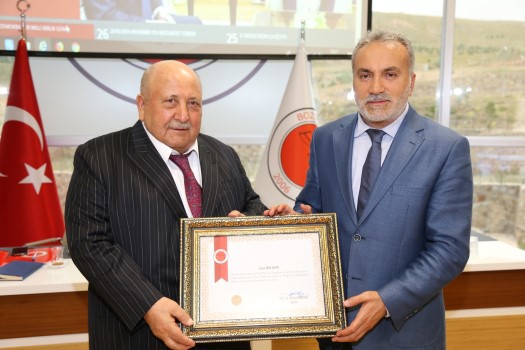 Hayırsever iş insanı Bilal Şahin, Rektör Prof. Dr. Ahmet Karadağ’a