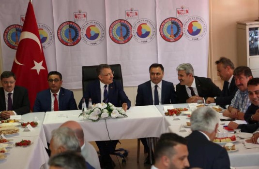 Cumhurbaşkanı Yardımcısı Fuat Oktay, Ticaret ve Sanayi Odasını ziyaret etti.
