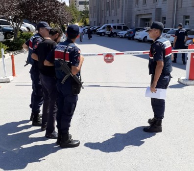 Yozgat’ın merkeze bağlı Çadırardıç köyünde dini nikahlı eşini bıçakla yaralayan