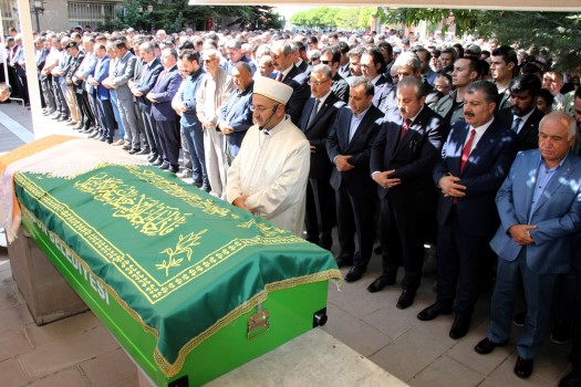 Anayasa Mahkemesi Başkanı Zühtü Arslan'ın dün vefat eden annesi Melek