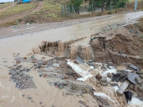 Yozgat’ta önceki gün yağan şiddetli yağmur hayatı olumsuz etkiledi. Yağış