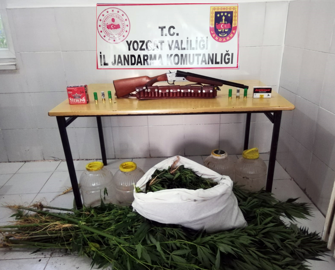 Yozgat'ın Akdağmadeni ilçesinde düzenlenen uyuşturucu operasyonunda 2 kişi gözaltına alındı.
