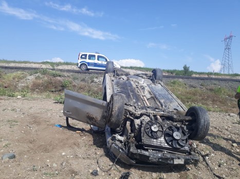 Yozgat'ın Yerköy ilçesinde otomobilin devrilmesi sonucu 2 kişi yaralandı.