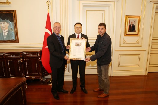 Gazetemiz sahibi Bekir Çaylak ve Ferhat Özer, Vali Kadir Çakır’ı