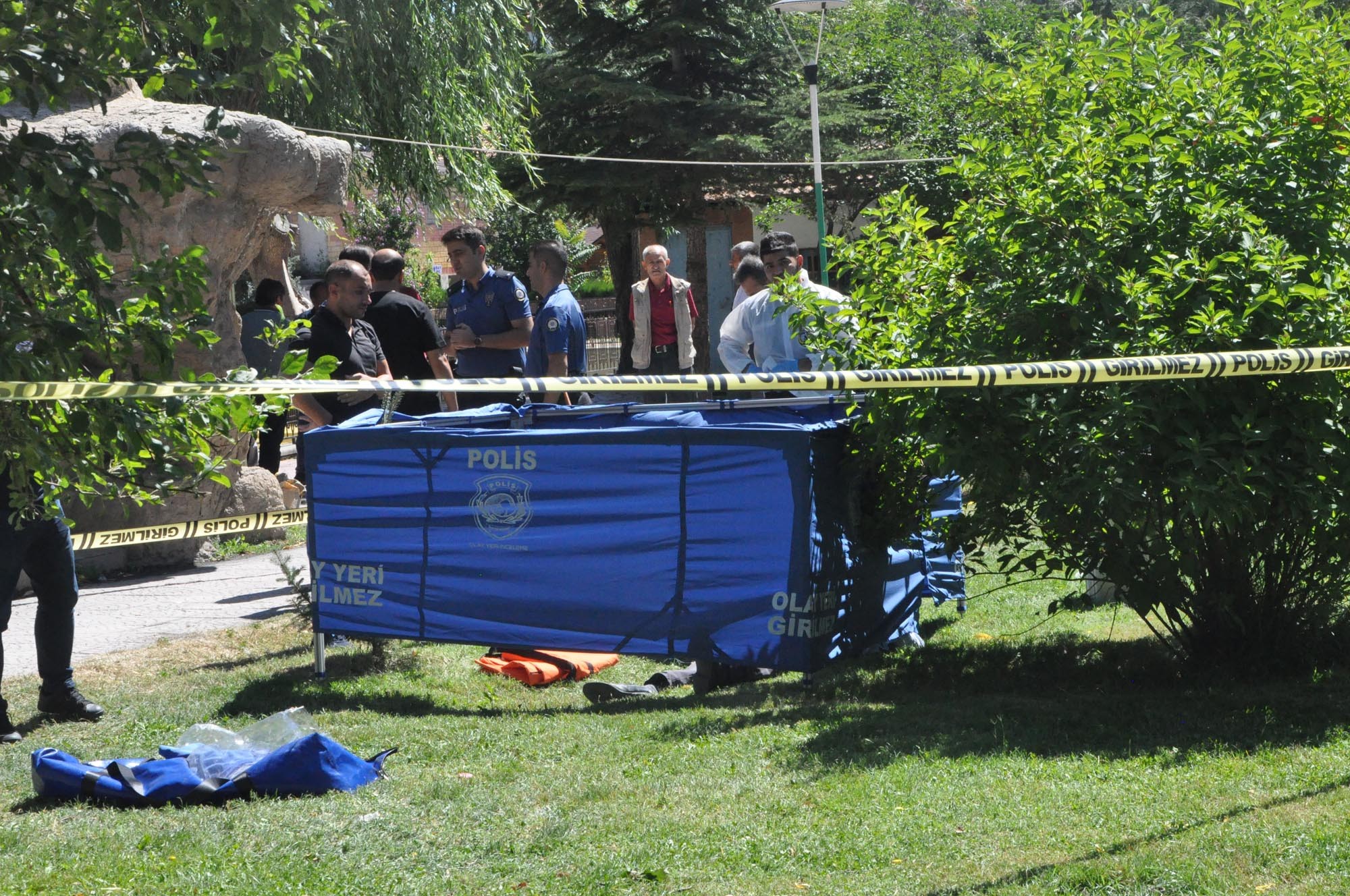 Yozgat'ın Sorgun ilçesinde boşandığı eşini evinin önünde vurarak öldüren şahıs