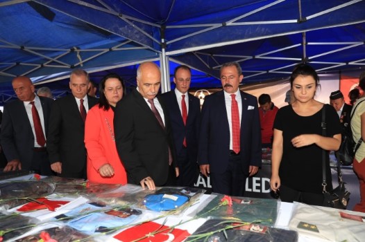 Yozgatlı coğrafya öğretmeni Menderes Kılıçarslan tarafından başlatılan şehitlerin özel kıyafet