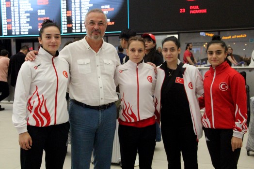 Hemşehrimiz Milli halterci Şaziye Erdoğan, Büyükler Dünya Halter Şampiyonası'nda kazandığı