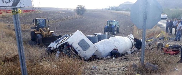 Yozgat’ta beton mikserinin devrilmesi sonucu bir kişi hayatını kaybetti.
