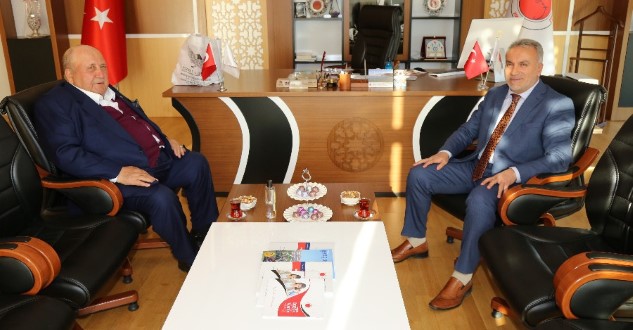 Yozgatlı Hayırsever iş insanı Bilal Şahin, Rektör Prof. Dr. Ahmet