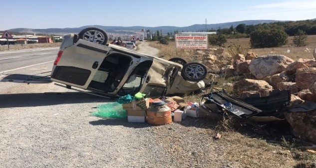 Yozgat’ın Akdağmadeni ilçesi Bozhüyük köyü yakınlarında meydana gelen kazada araç