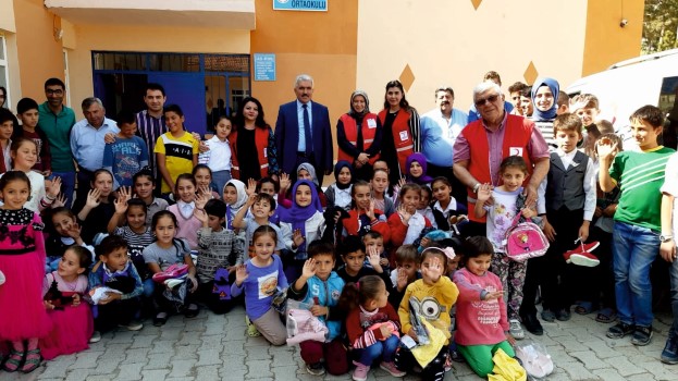 Türk Kızılayı Sorgun Şubesi Gülşehri Kasabasında eğitim öğretim gören öğrencilere