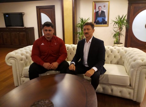 Dünya ve Avrupa Şampiyonu Güreşçi Rıza Kayaalp’in ismi Bahçelievler’de bulunan