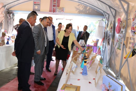 Yozgat’ın Boğazlıyan ilçesinde atıklardan eserler ortaya çıkaran hemşire Selma Ataseven,