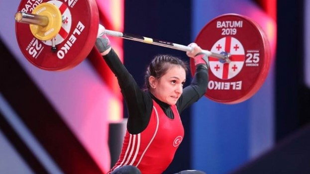 Tayland'daki Dünya Halter Şampiyonası'nda, kadınlar 45 kiloda 2 altın ve