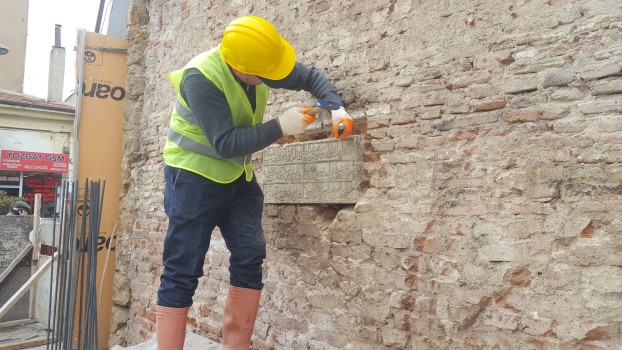 Yozgat’ta bir işyeri inşaatının duvarında bulunan Osmanlı dönemine ait olduğu