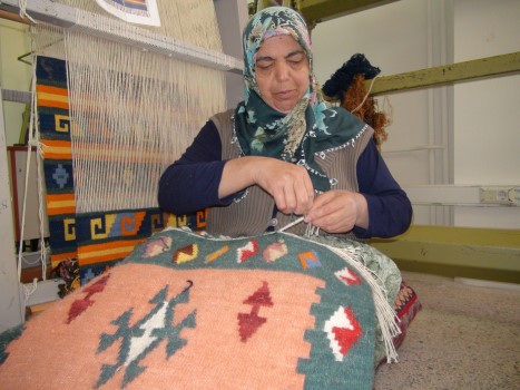 Saraykent’te kültürel ve sanatsal değeri olan halı ve kilim dokumacılığını