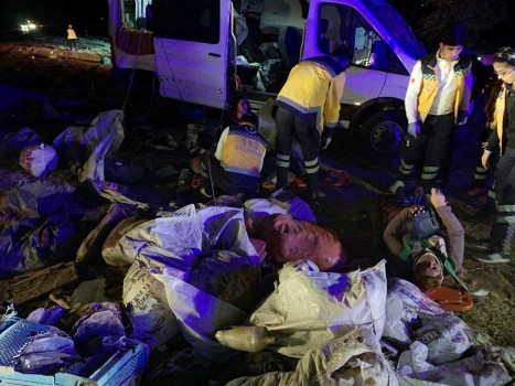 Yerköy ilçesinde meydana gelen trafik kazasında 2’si ağır 16 kişi