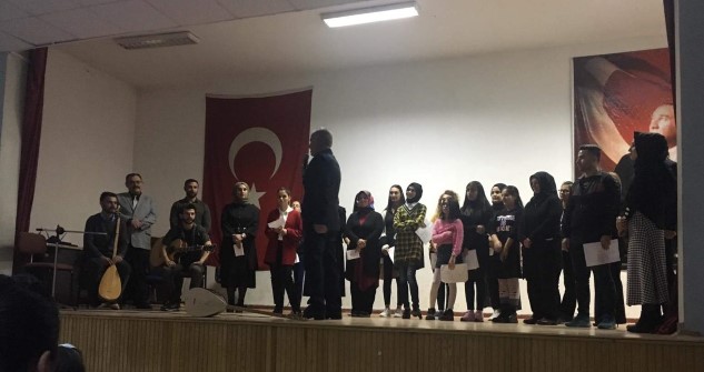 Yozgat Cumhuriyet Ortaokulu öğretmenleri tarafından oluşturulan Türk Halk Müziği korosu