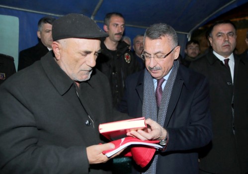 Cumhurbaşkanı Yardımcısı Fuat Oktay, Hakkari'nin Davuş Tepe Üs Bölgesi'ne düşen