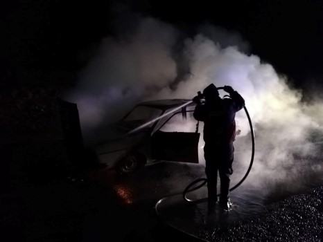 Çiçekdağı ilçesinde seyir halindeki bir otomobilde çıkan yangında sürücü yanarak