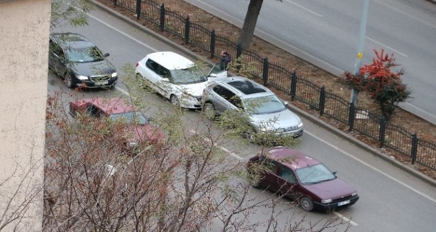 Yozgat'ta gerçekleştirilen Açık Öğretim Sınavı nedeniyle E-88 Ankara-Yozgat Karayolu üzerinde