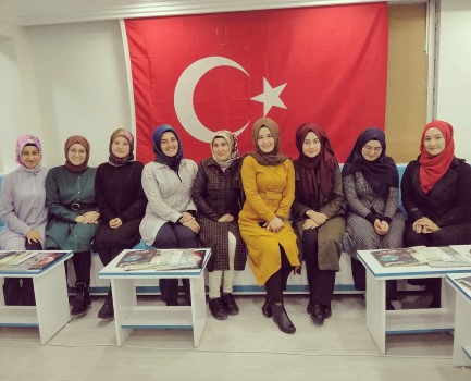 TÜGVA Yozgat şehir merkezinde her hafta Pazar günleri,hanımlar arasında çayla