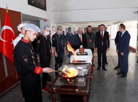Yozgat Valisi Kadir Çakır, turizm alanında kalifiye eleman yetiştiren Fatih