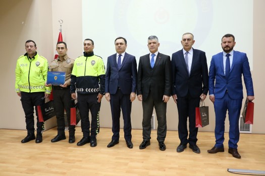 Yozgat İl Emniyet Müdürlüğünde görevli, 15 günlük hizmet içi eğitimlerini