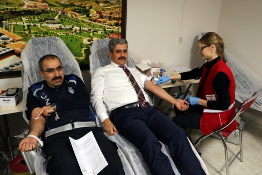 Yozgat Belediye Başkanı Celal Köse ve belediye personelleri, Kızılay’a kan