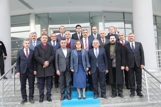 Türkiye Belediyeler Birliği yönetimi, depremden zarar gören Malatya’da bir takım