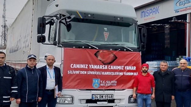 Elazığ deprem bölgesine yardım faaliyetleri kapsamında açıklama yapan MHP Yerel