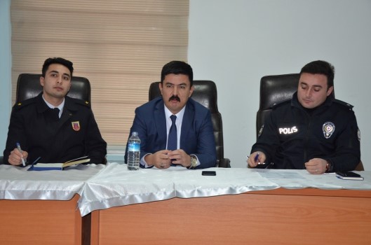 Sarıkaya Kaymakamı Yasin Özcan başkanlığında, İlçe Jandarma Komutanı Teğmen Yuşa