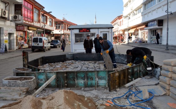 Yozgat Belediyesi şehirde vatandaşlara ulaşım hizmeti veren taksi duraklarına estetik