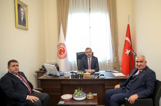 Milliyetçi Hareket Partisi (MHP) Yozgat Milletvekili Ethem Sedef, beraberinde MHP