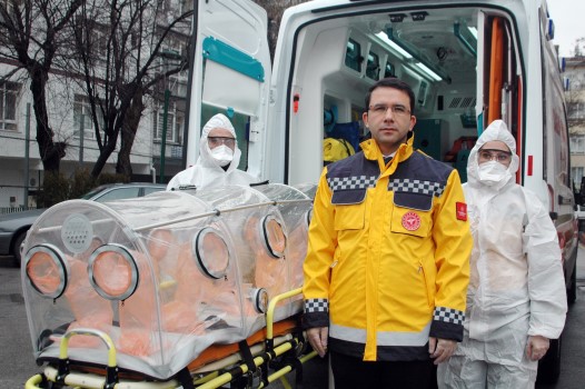 Sağlık Bakanlığı, korona virüsü taşıyan hastaların naklinde negatif basınçlı sedyeler