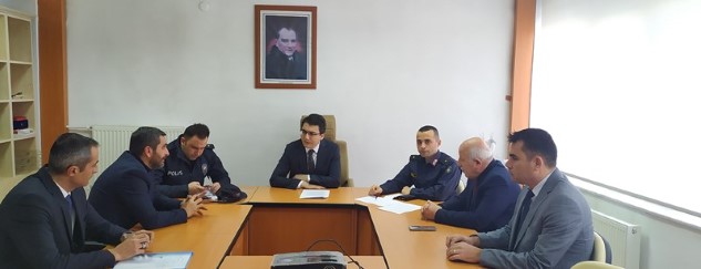 Şehirlerarası otobüs kazalarının önlenmesi amacıyla Akdağmadeni Kaymakamı Murat Kaplay başkanlığında