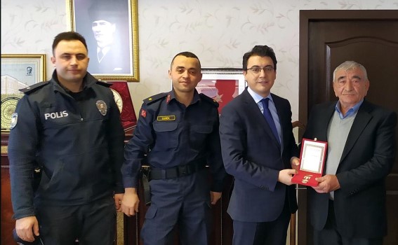 Akdağmadeni Kaymakamlığı tarafından düzenlenen törende Kıbrıs gazilerine devlet övünç madalyası