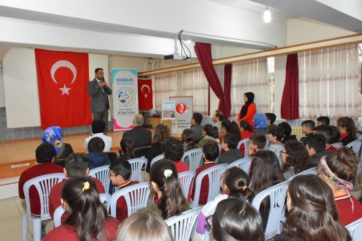Sorgun Belediye Başkanı Erkut Ekinci, Mehmet Akif Ersoy Ortaokulu’nun düzenlediği