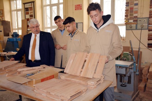 Yozgat İl Milli Eğitim Müdürü Yusuf Yazıcı, okul ziyaretleri kapsamında