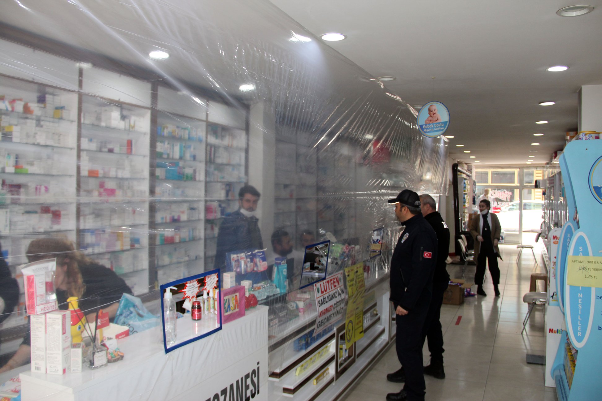 Akdağmadeni Belediyesi Zabıta ekipleri coronavirüs tedbirleri kapsamında İlçede denetimlerine ara