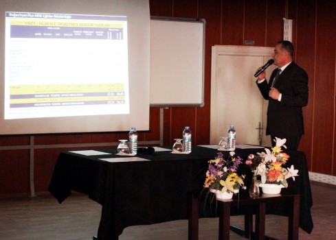 METEM Konferans Salonu’nda gerçekleştirilen toplantıda ilçe eğitiminin dünü, bugünü ve