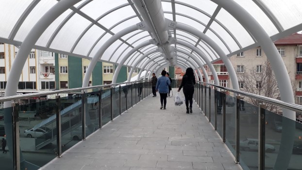 Yozgat kent merkezinde 2.üst geçit Adnan Menderes Bulvarı güzergahında Anadolu